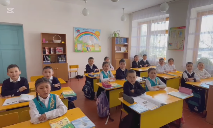3-сынып оқушылары "Ананың аялы алақаны" челленджіне үн қосуда.