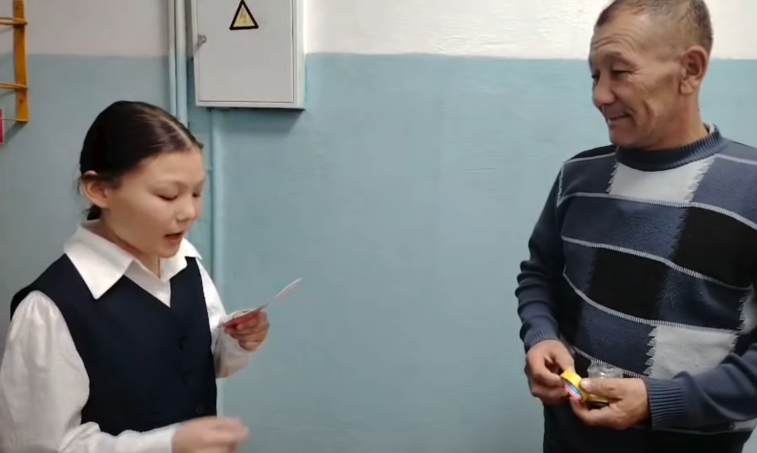 Жұмысшы мамандығын дәріптеу мақсатында оқушылар арнайы танымдық сағатқа қатысты
